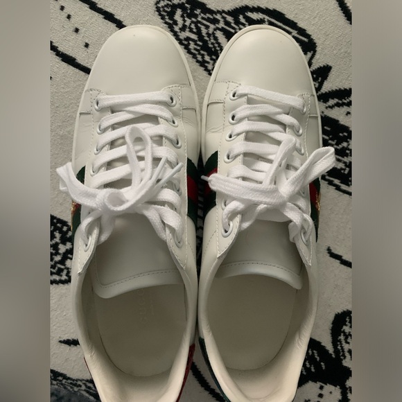 Gucci sneakers. Great condition. Comes with box, bag, dust bags, and laces. - Picture 5 of 7